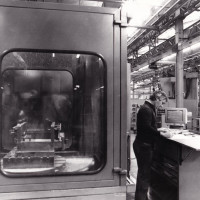 Sasib nuove tecnologie lavoratori in produzione, 12 ottobre 1985. Archivio fotografico Fiom-Cgil Bologna.