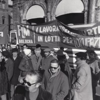 I lavoratori Curtisa in Piazza Maggiore contro i licenziamenti, 29 gennaio 1981. Archivio fotografico Fiom-Cgil Bologna.