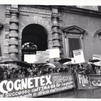 La Cognetex davanti alla prefettura, 17 aprile 1984. Archivio fotografico Fiom-Cgil Bologna.