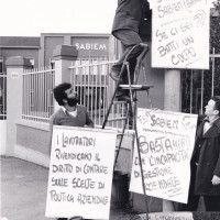 Fonderia Sabiem, operai in produzione, 4 aprile 1980. Archivio fotografico Fiom-Cgil Bologna.