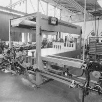Linea assemblaggio condensatori in film plastico, 1973. Archivio fotografico Museo del Patrimonio Industriale
