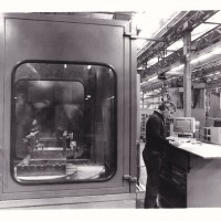 Sasib nuove tecnologie lavoratori in produzione, 12 ottobre 1985. Archivio fotografico Fiom-Cgil Bologna.