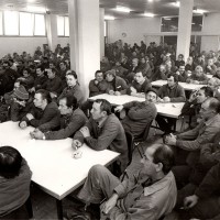 Assemblea in fabbrica dopo 80 ore di sciopero per il rinnovo del contratto aziendale, 26.11.1984, Officine di Casaralta, Da: Archivio fotografico Fiom Bologna.