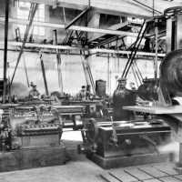 Stabilimento di Santa Viola, reparto macchine utensili, anni '30. Museo del Patrimonio Industriale, archivio fotografico.
