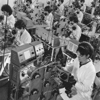 Reparto produzione e avvolgimento condensatori, 1969. Archivio fotografico Museo del Patrimonio Industriale